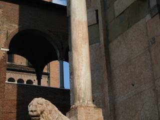Particolare delle architetture della piazza del Duomo